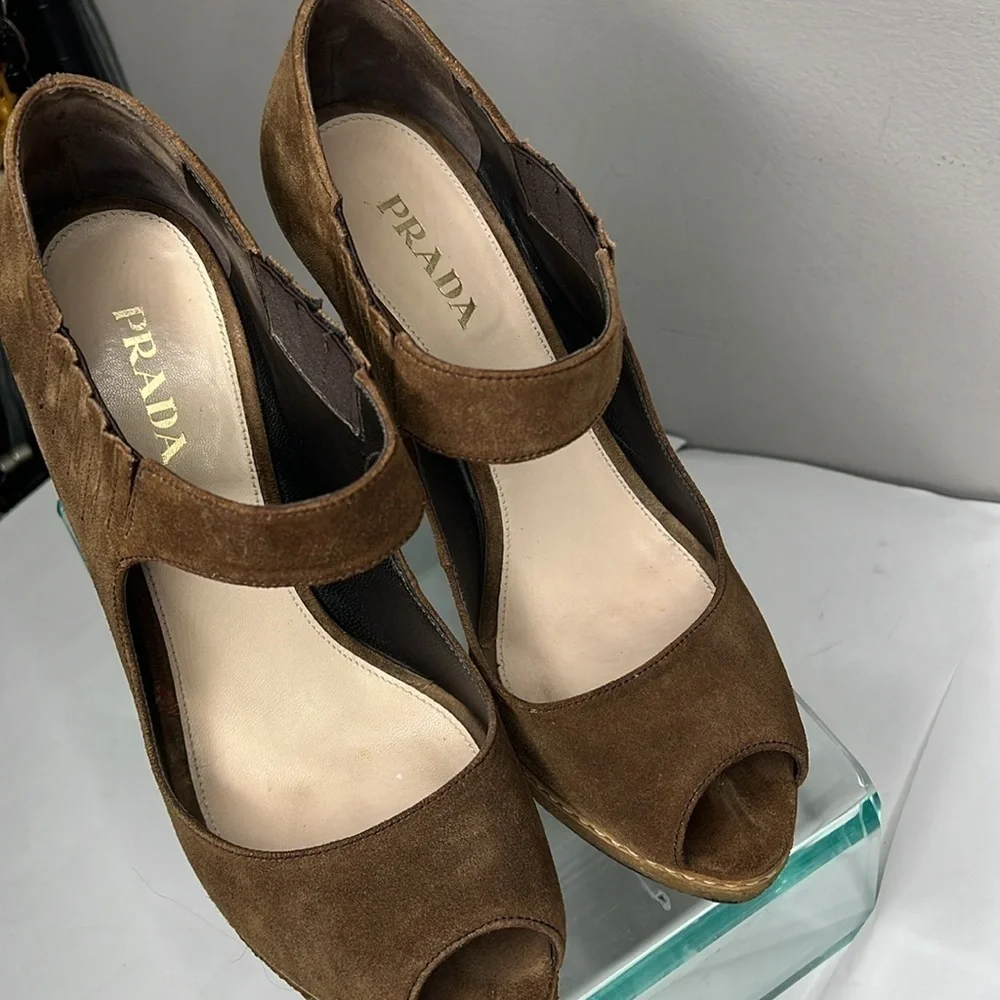 PRADA Sz 40 Brown Suede Rubber Platform Peep Toe Elastic Mary Jane 3.5” Heels